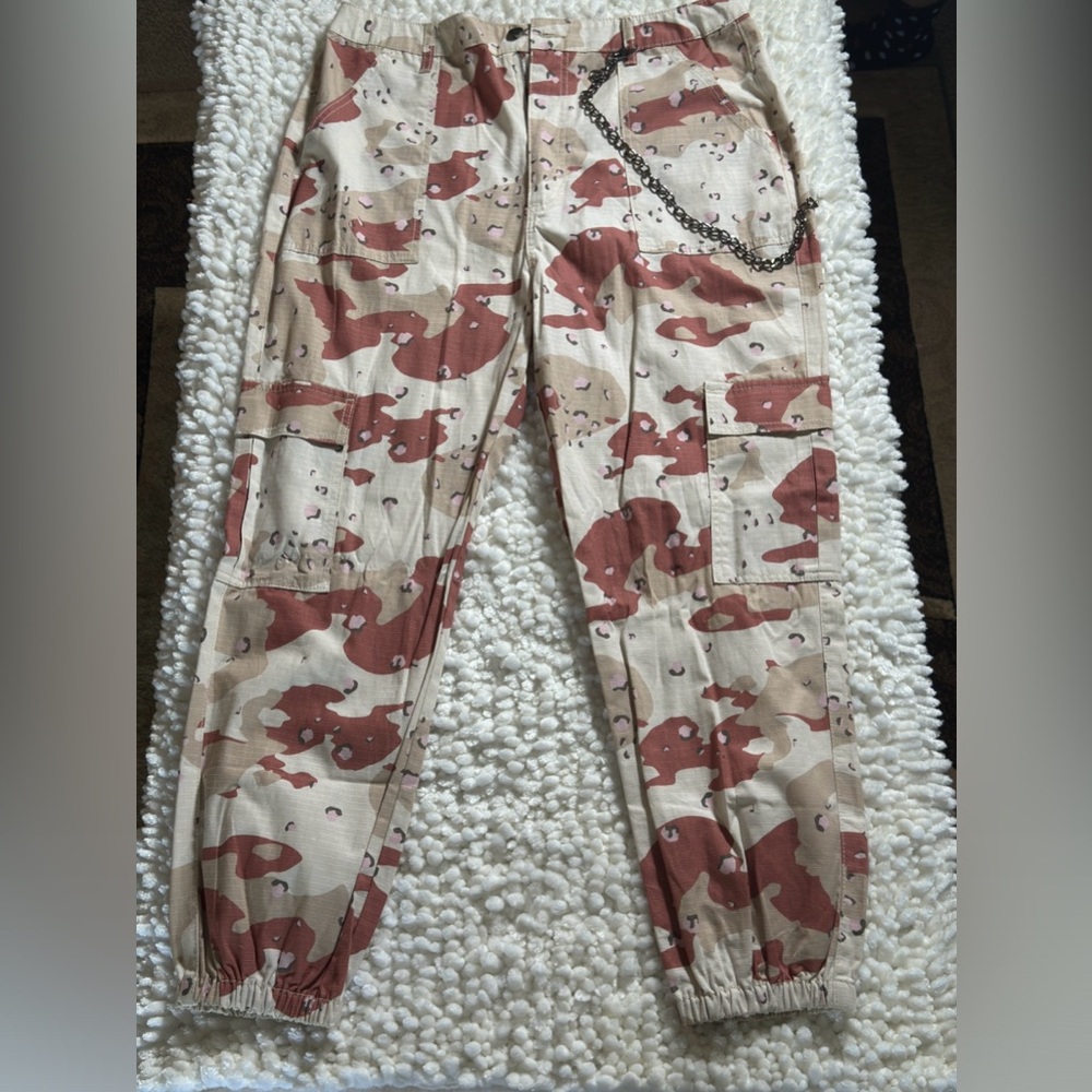 Wild Fable Camouflage Cargo Pants with Chain